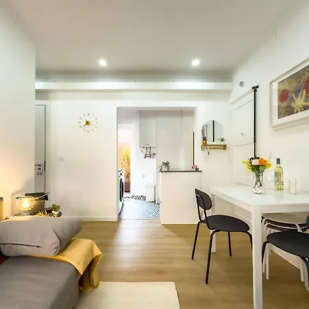 River 2-bedroom With Terrace In Alcantara Lägenhet
