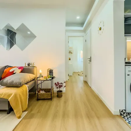 River 2-bedroom With Terrace In Alcantara *