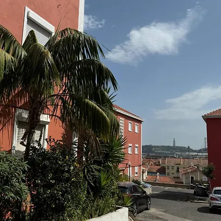 River 2-bedroom With Terrace In Alcantara Lisbon